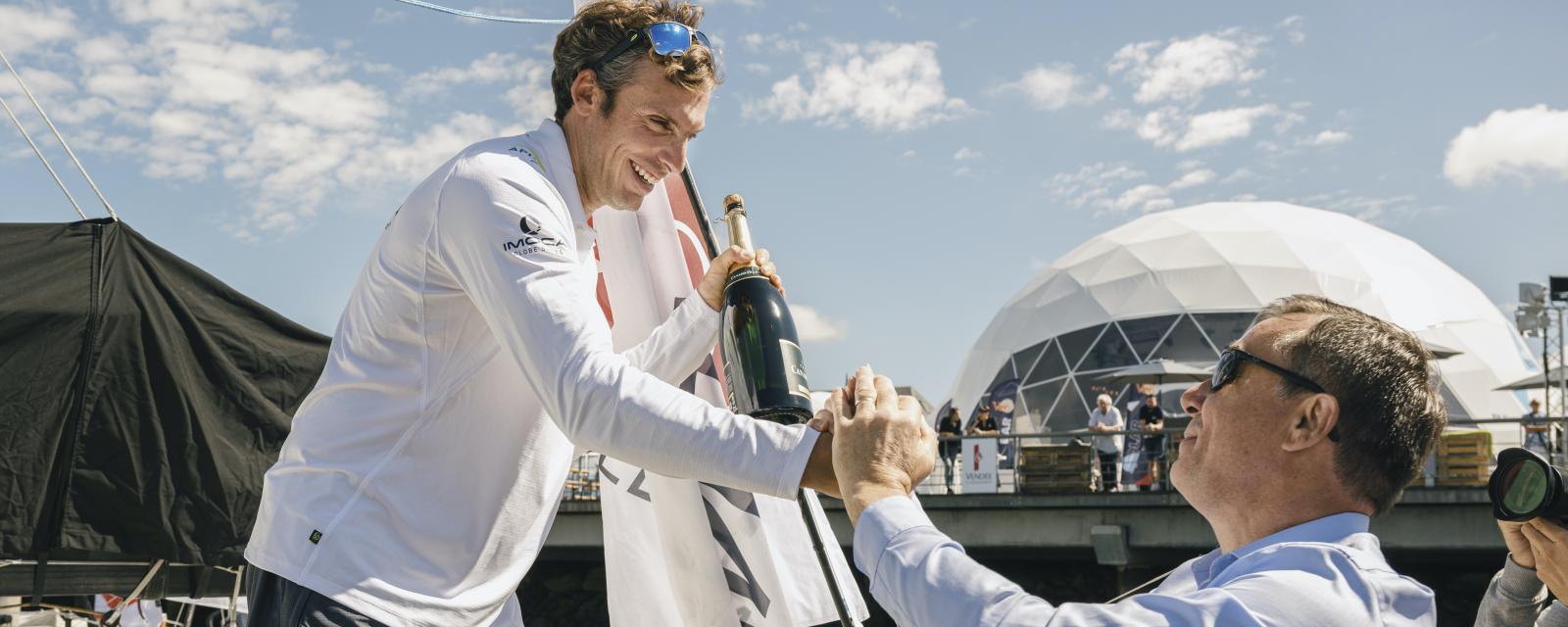 Charlie Dalin au pont des Sables d'Olonne
